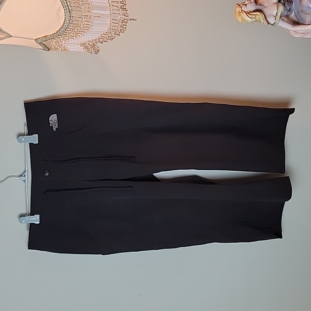 🎁 The North Face Apex black cropped pants